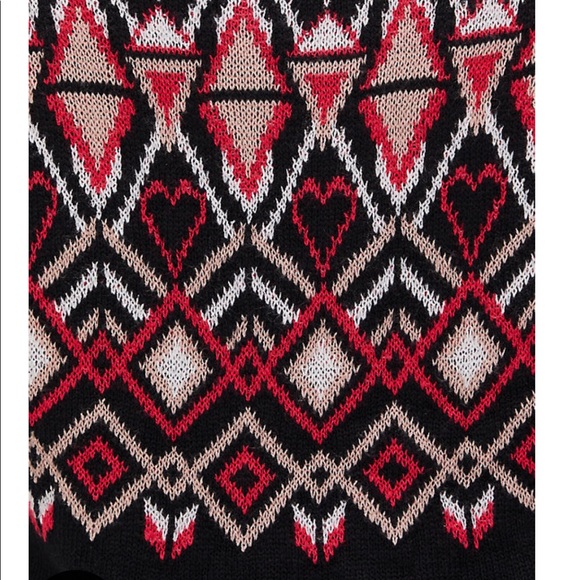 Geometric Patterned Sweater - Black and Red - Picture 5 of 5